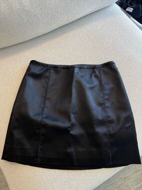 Aritzia Perlas Satin Skirt Black Size 6